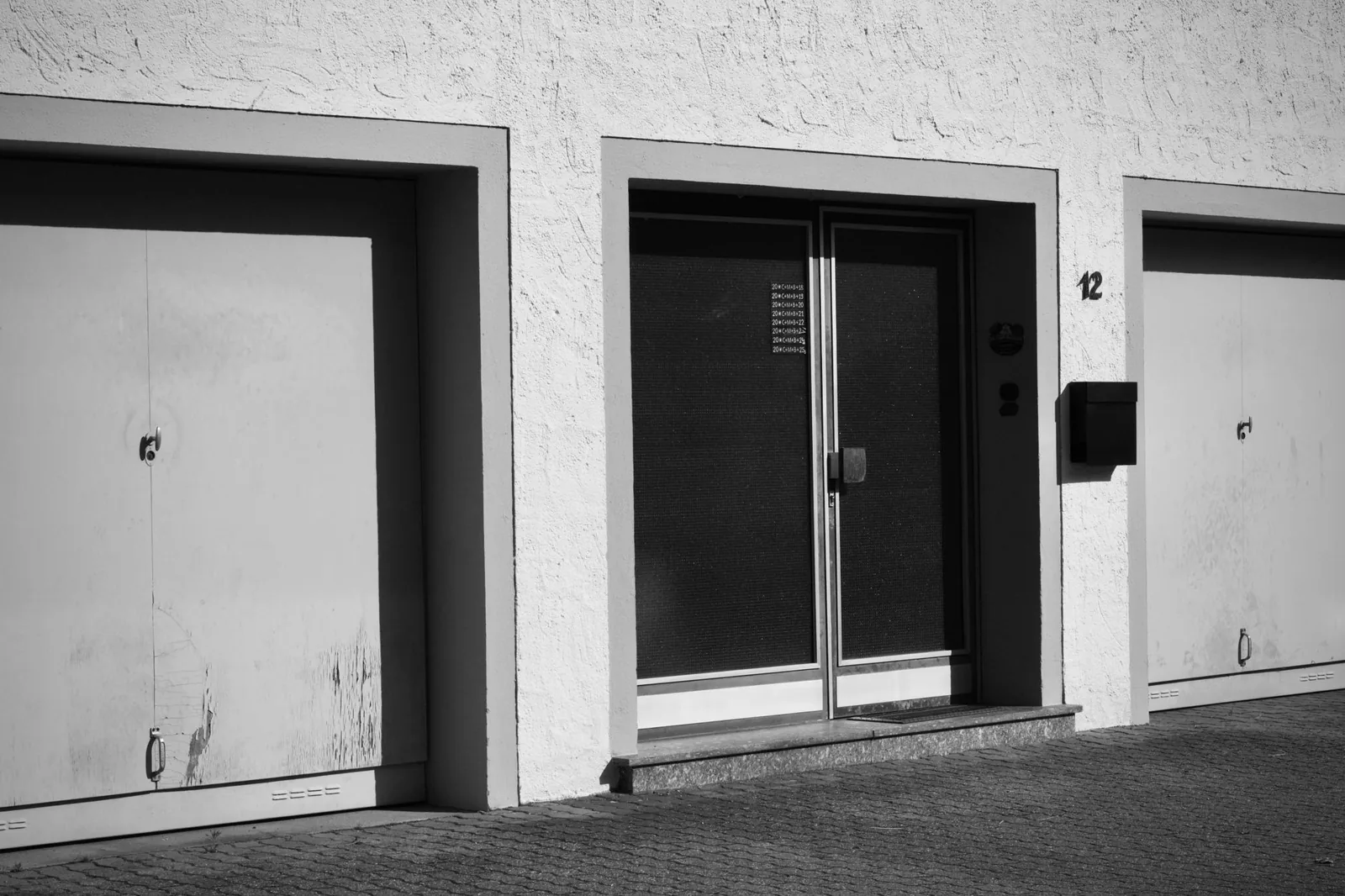 Garage door replacement cost and ideas for modern curb appeal