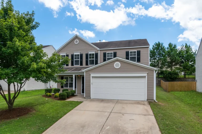 How to Clean Vinyl Siding: A Homeowner’s Step-by-Step Guide